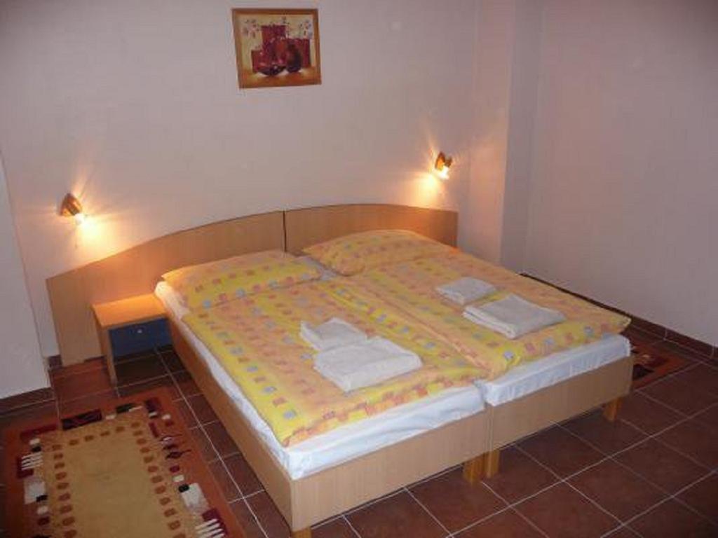 Batavya Penzion Topoľčany Zimmer foto